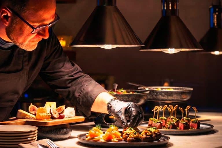 chef-plating-appetizers-private-catering-amuse