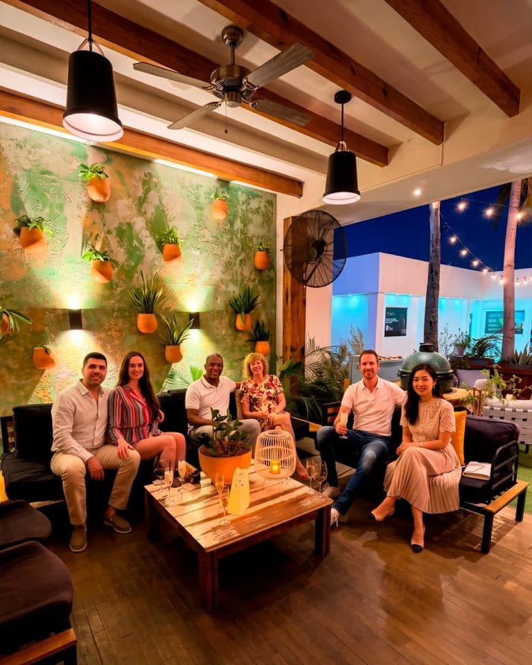 friends-dining-chefs-table-the-journey-aruba