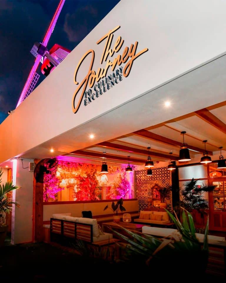 intimate-restaurant-interior-the-journey-aruba